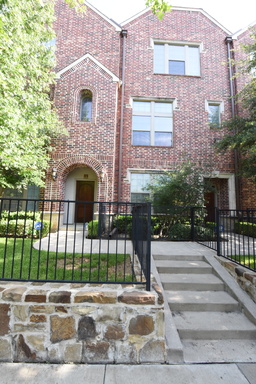 Beautiful 3-Story Lakewood Townhome! – photo 1