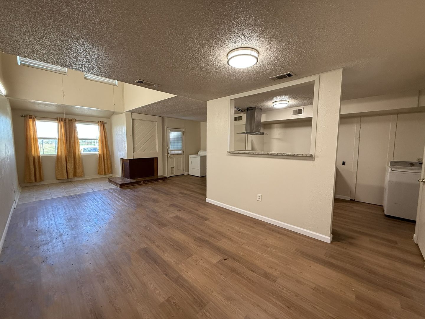 Dallas House: 9696 Walnut St Apt 1305