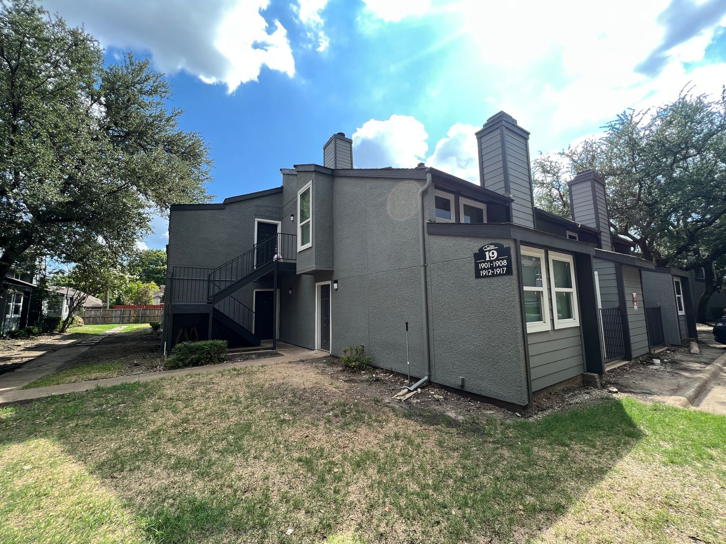 Dallas House: 9696 Walnut St Apt 1916