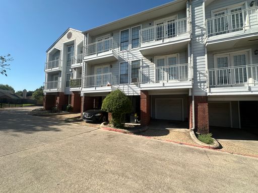 Wonderful Townhome Unit For Rent by Richland College! – photo 1