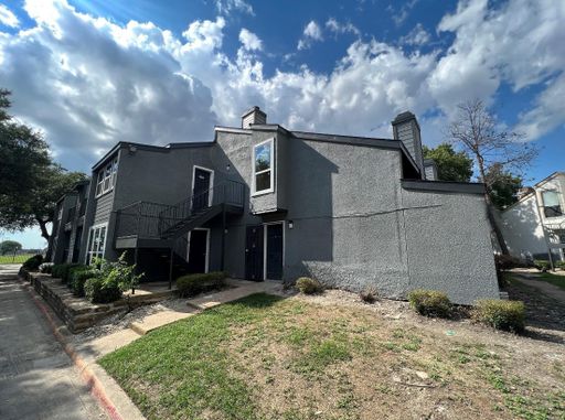 Great second-floor unit for rent! – photo 1