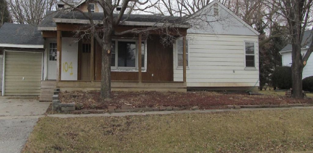 Holland House: 104 2nd Ave N.