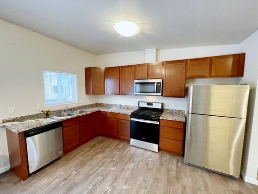 East Anchorage townhouse, less than 10 minutes from Military Base access, with in unit laundry & attached garage! – photo 1