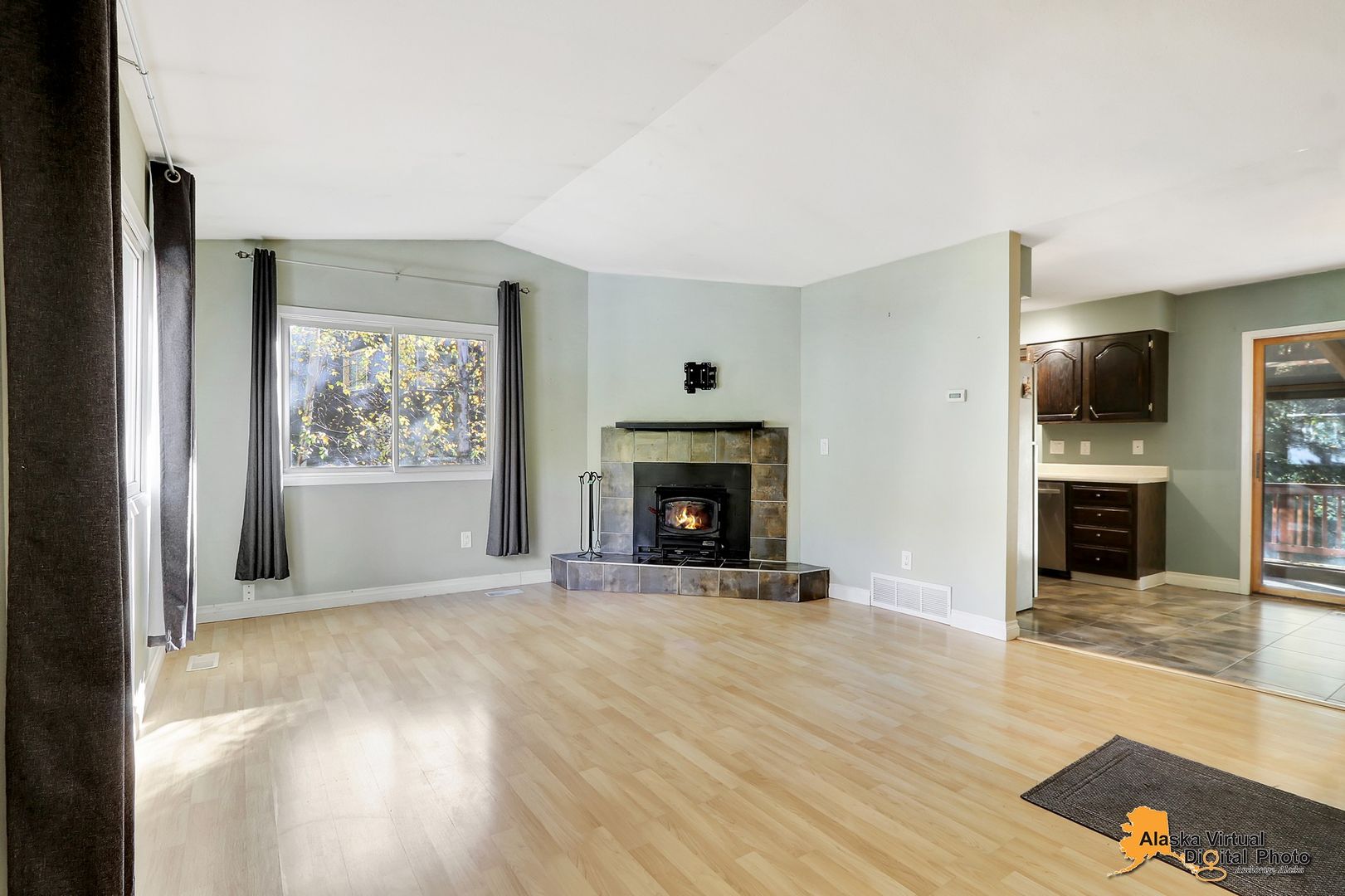 Eagle River House: 19056 Andreanof Drive