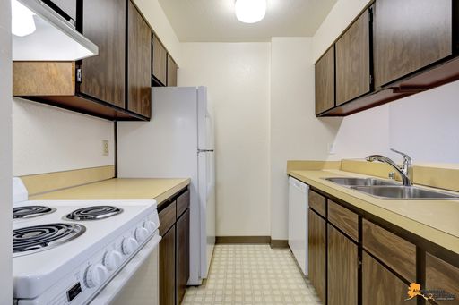 Top Floor One Bedroom Apartment in Midtown - UTILITIES INCLUDED – photo 1