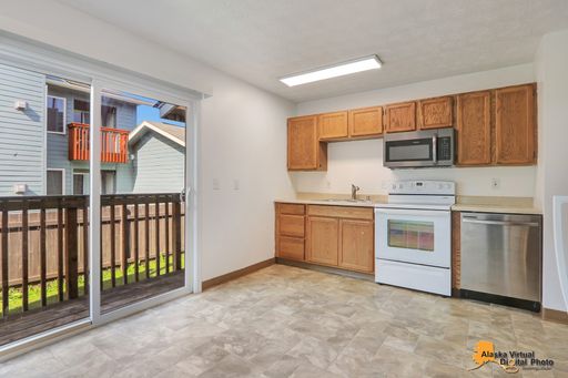 South Anchorage Townhouse w/ In Unit Laundry & Covered Parking. – photo 1