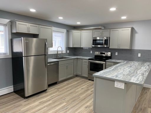 Updated Two Bedroom Apartment Walking Distance to Downtown – photo 1