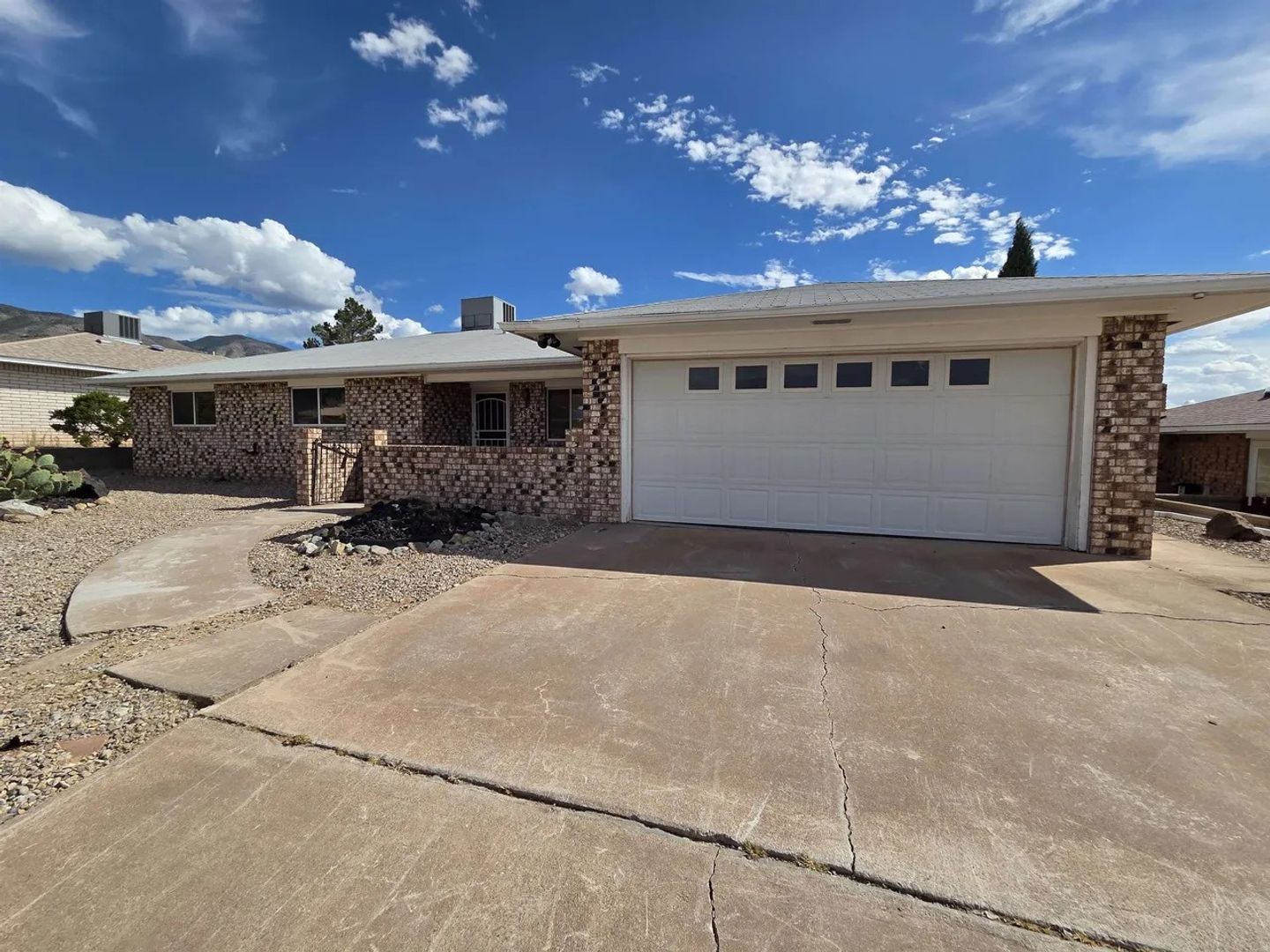 Alamogordo House: 2828 Carmel Dr.