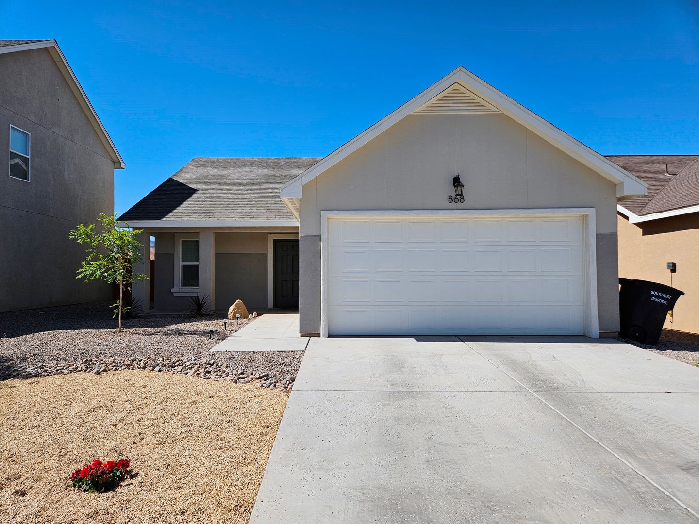 Alamogordo House: 868 Valencia