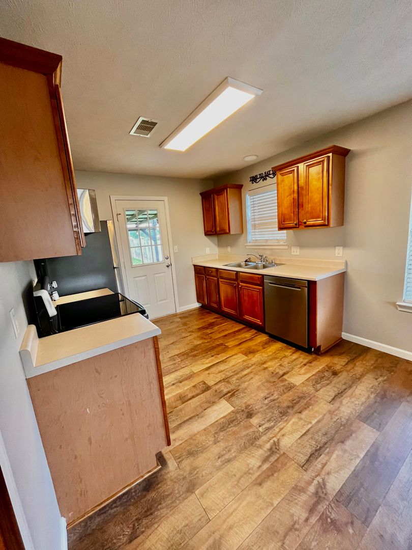 1650 Angeline Dr, Conway, AR 72032