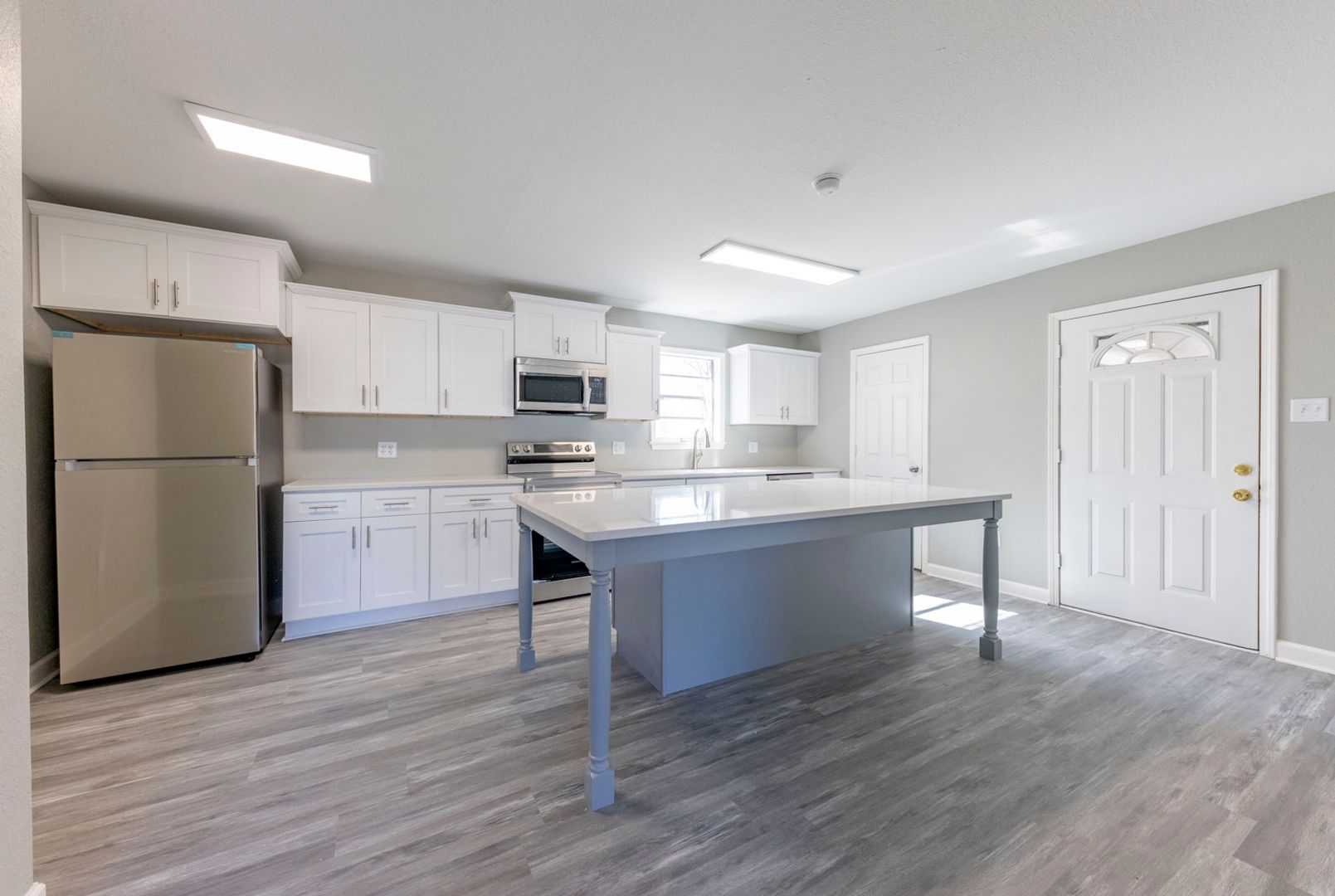 Searcy House: 1809 W Center