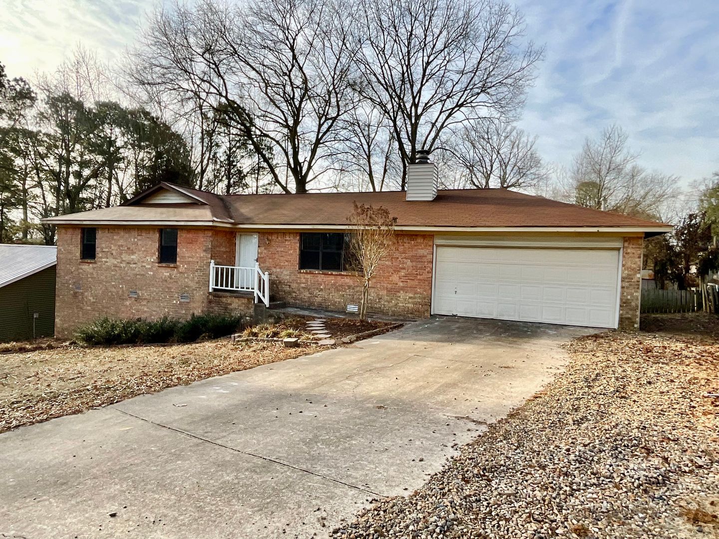 Benton House: 2003 Doris Drive