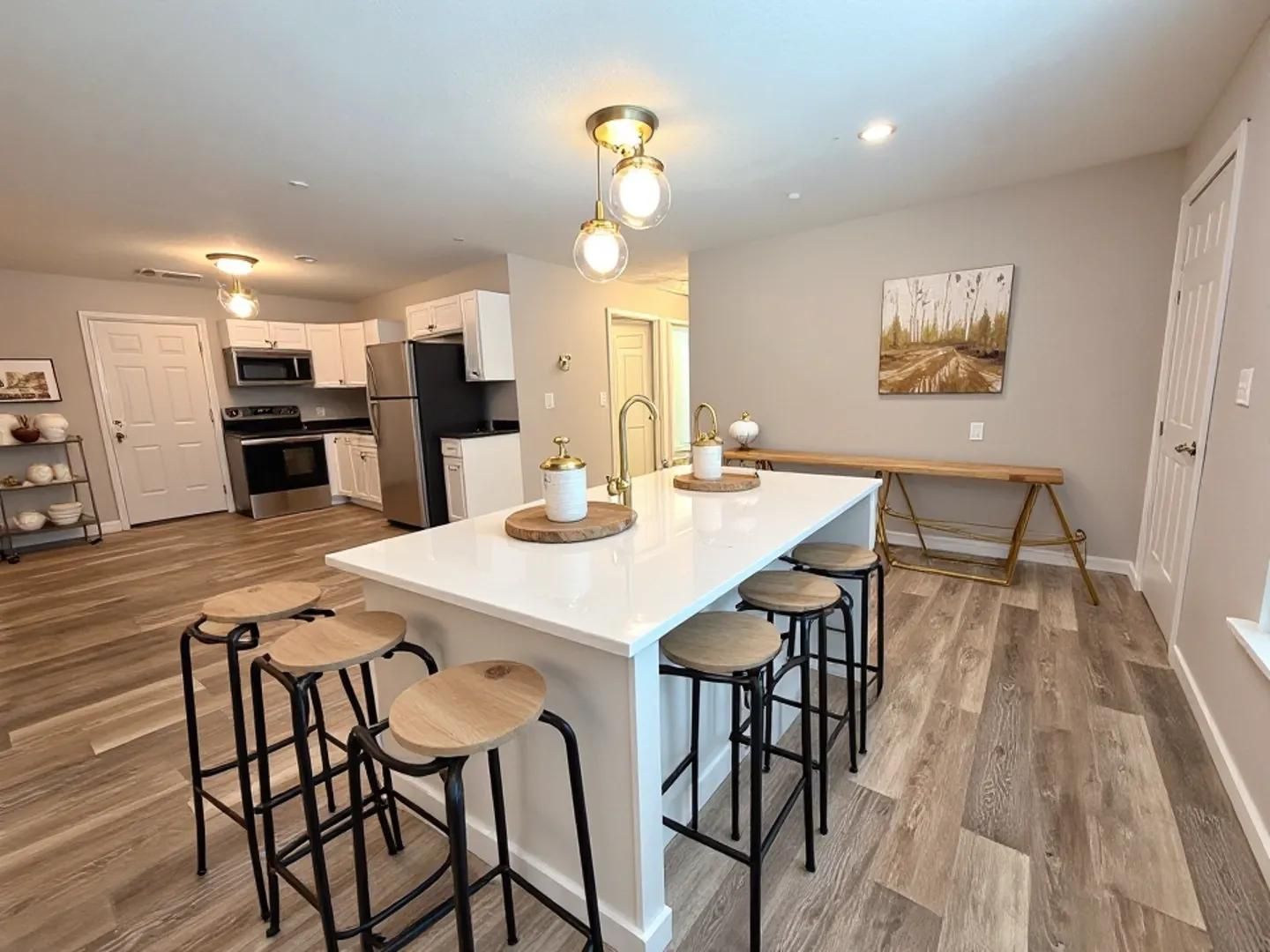 Sherwood Apartment: 67 Aloha Circle