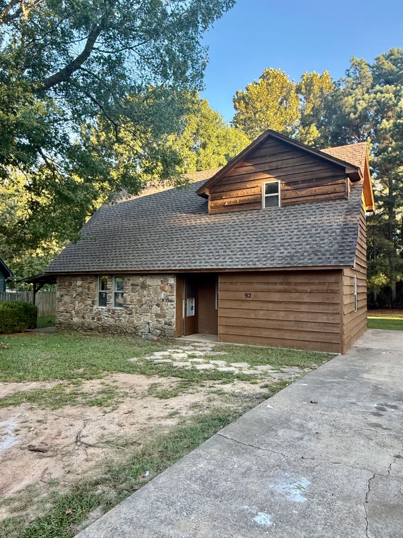 Cabot House: 92 Sycamore Circle