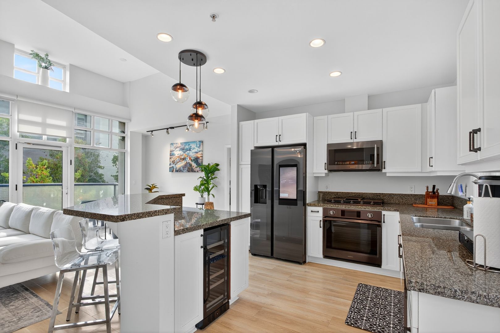 Poolside Luxury Living at Horizons – Fully Furnished Corner Condo