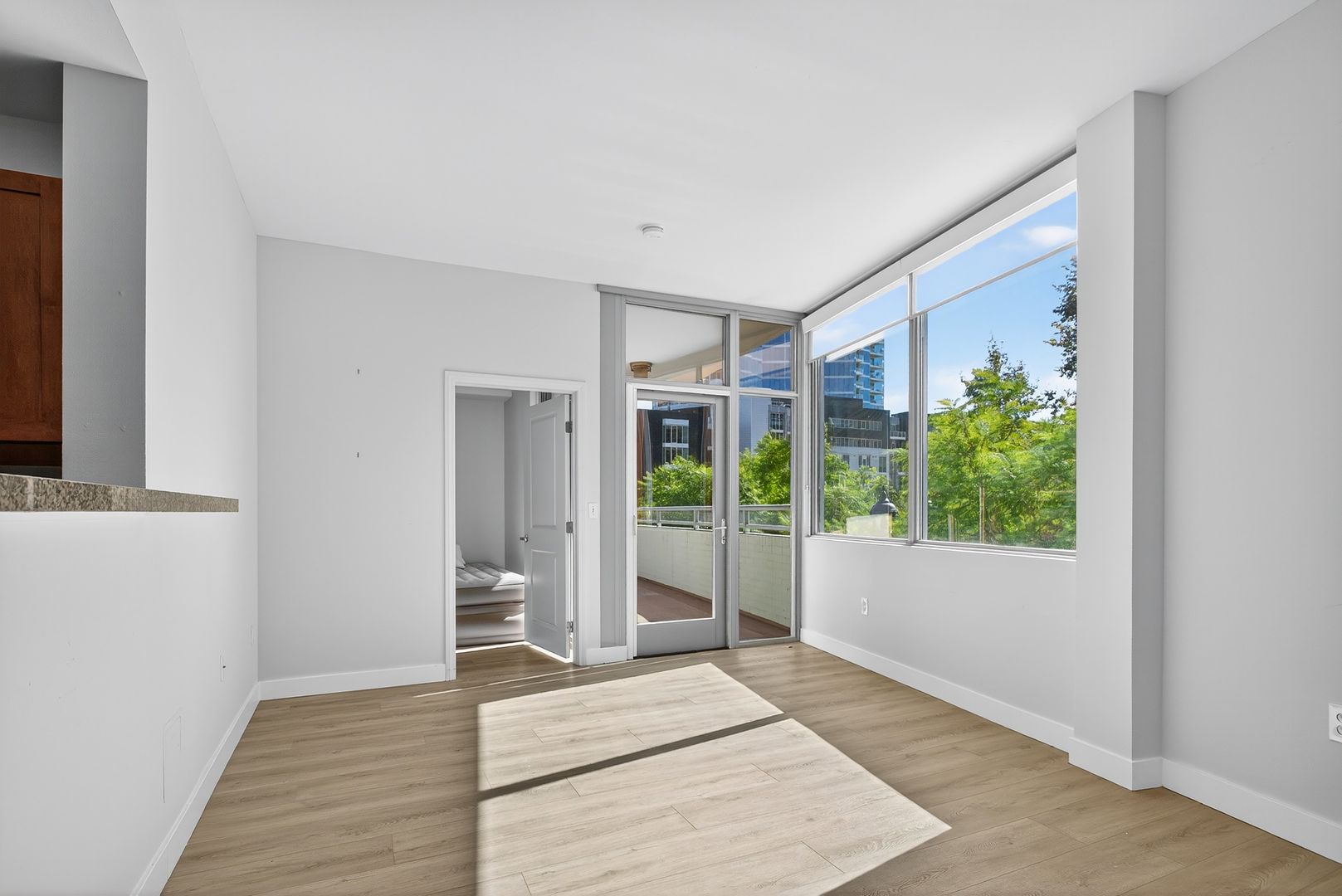 Great 2-Bedroom w/ Wraparound Patio at Petco Park 