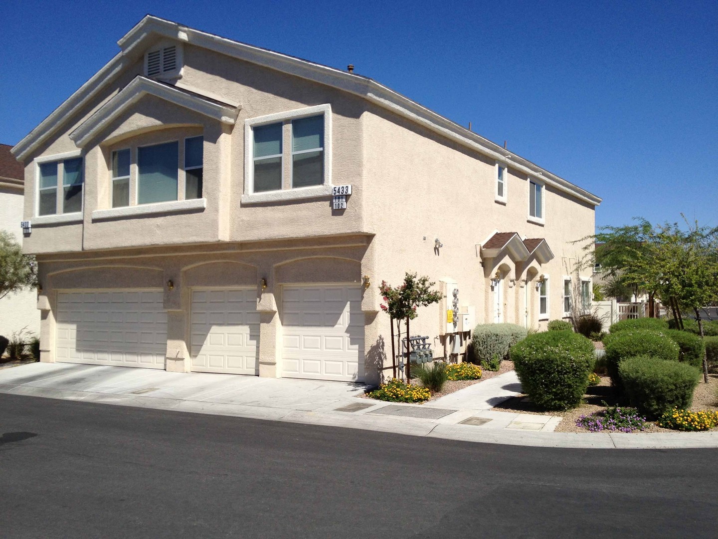 Las Vegas Townhome: 5433 Jackpot Winner Lane #102