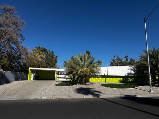 Famous "Caddy Shack" Home! Amazing Mid-Mod in Heart of Las Vegas!! – photo 1