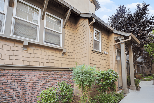 3 BD/3.5 BA Townhouse in downtown Livermore Station, No Pets – photo 1