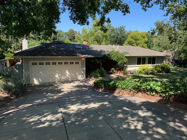 Pleasanton House: 450 Neal Street