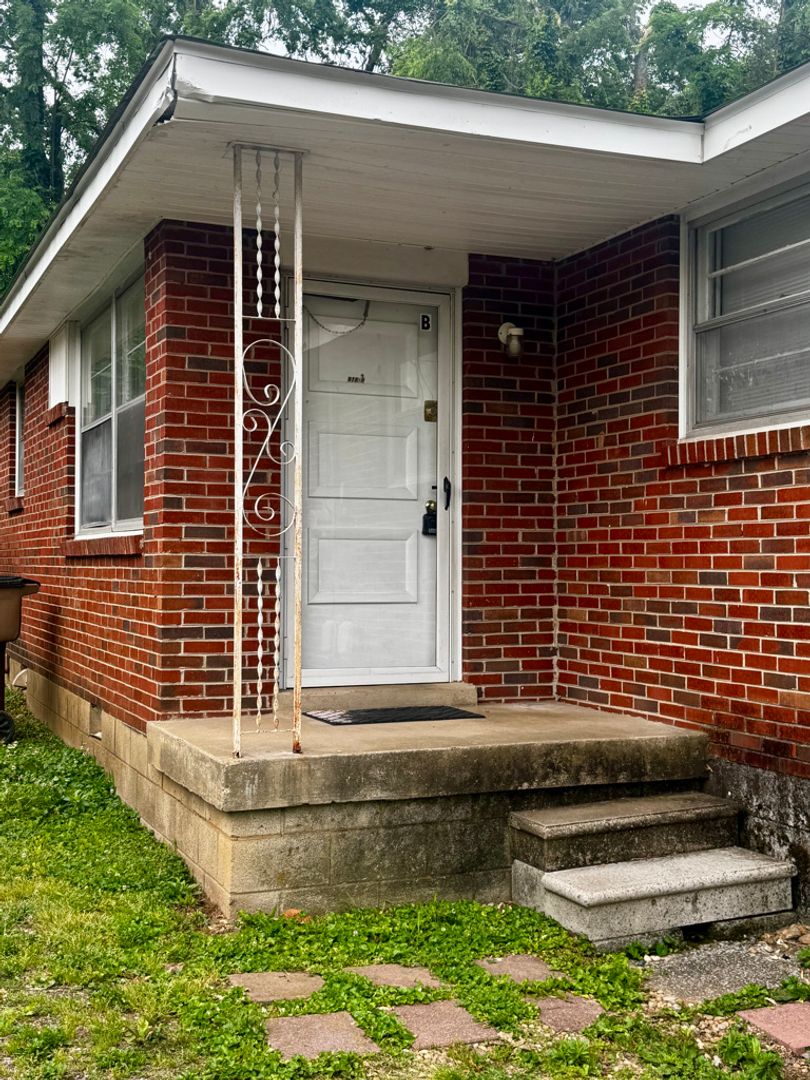Nashville Apartment: 916 Virginia Avenue