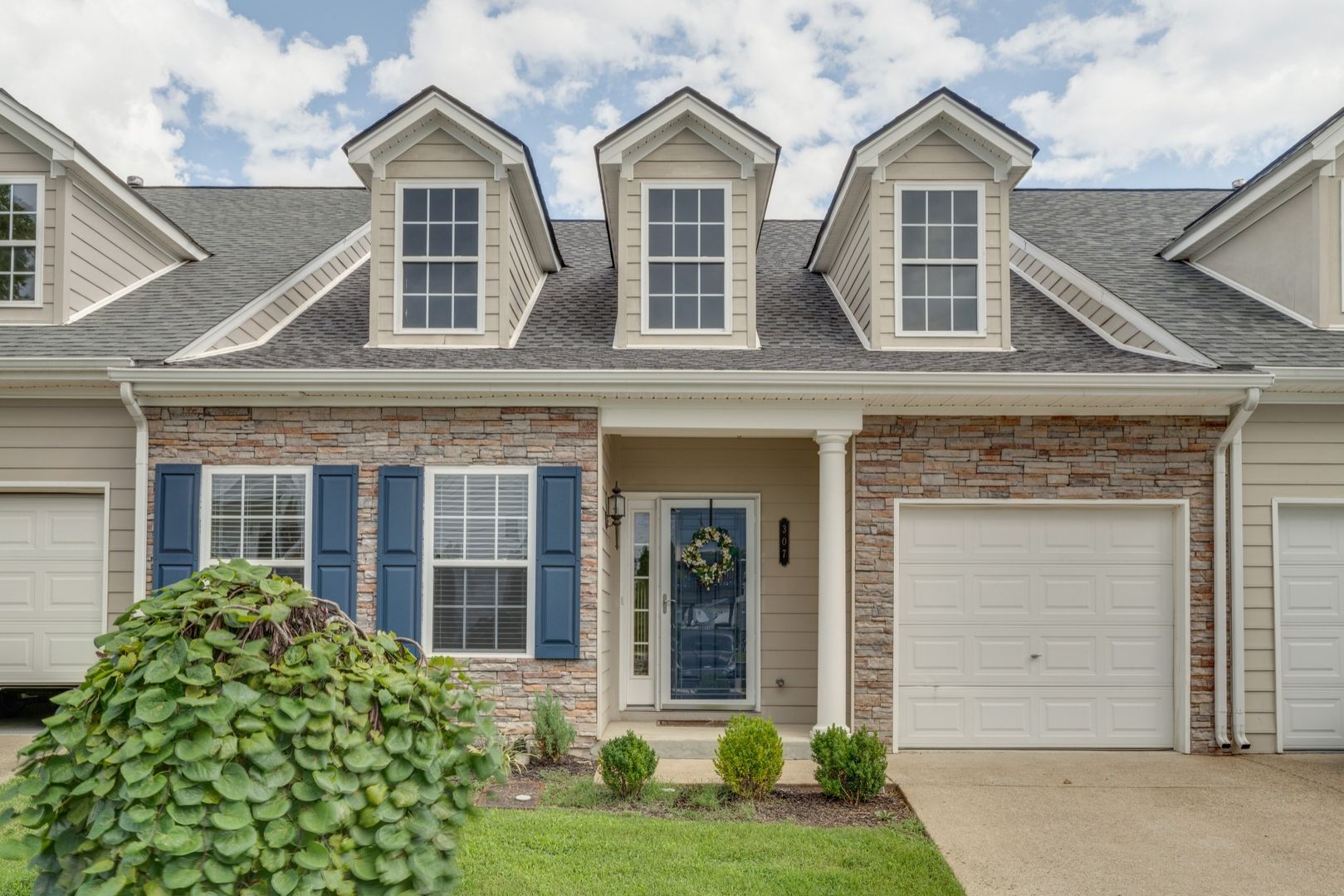 Madison Townhome: 307 Harbor Village Drive