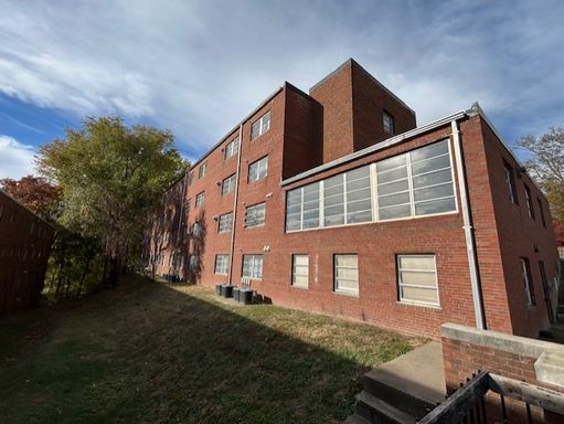Beautiful Two Bedroom available in Historic Building – photo 1