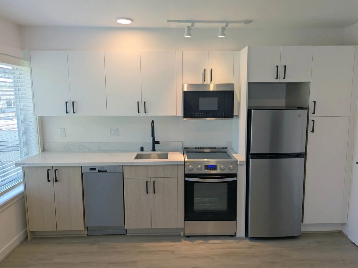 Seattle Apartment: 711 N 35th St