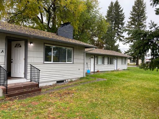 Super cute 2 bedroom 1 bath apartment. Great Location !!