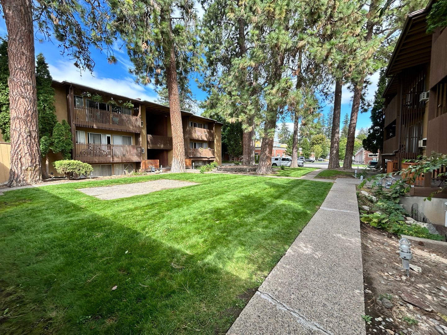 Coeur d'Alene Apartment: 403 S 11th St