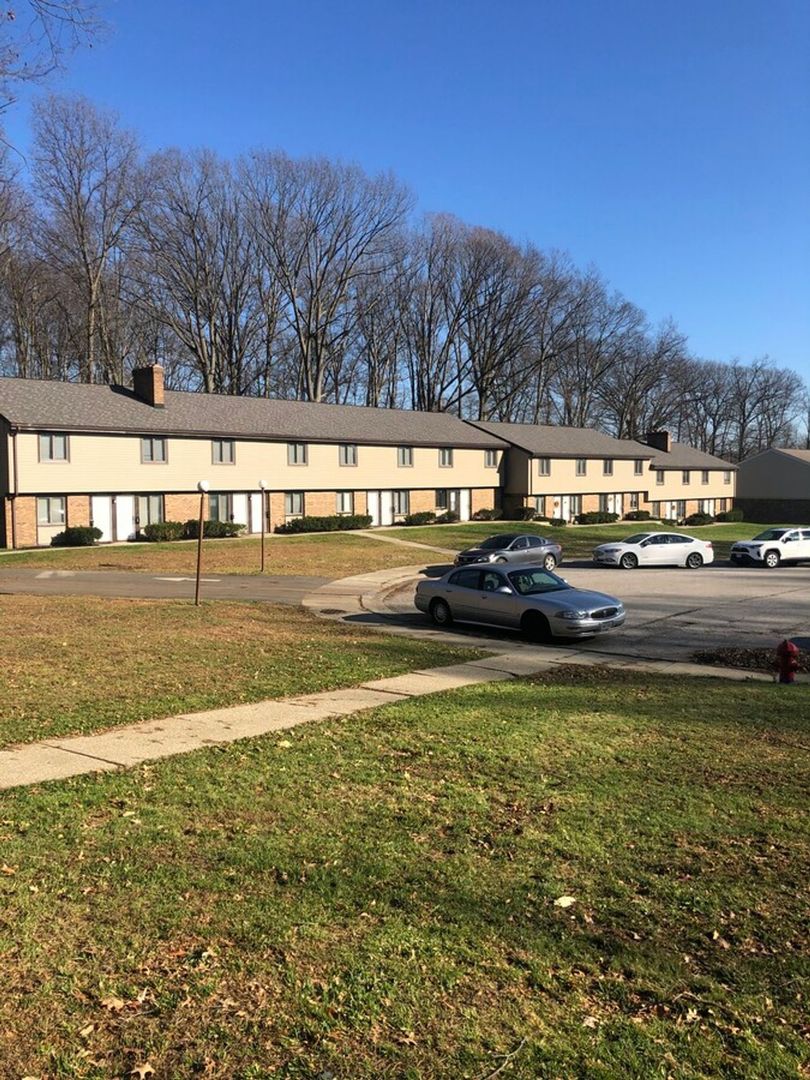 Stow Apartment: 2429-2457 Echo Valley Drive