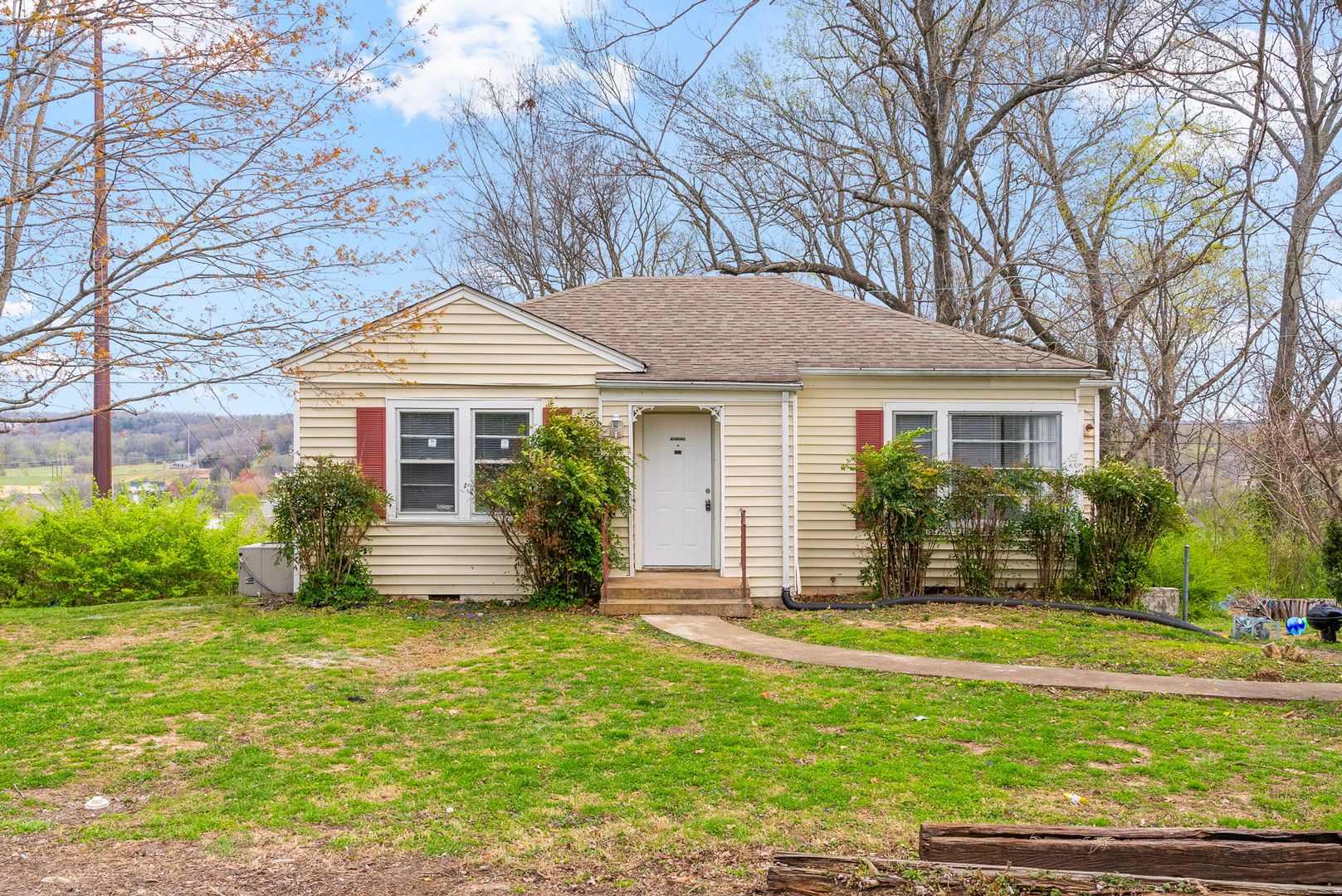 Clarksville Apartment: 121 Lookout Drive