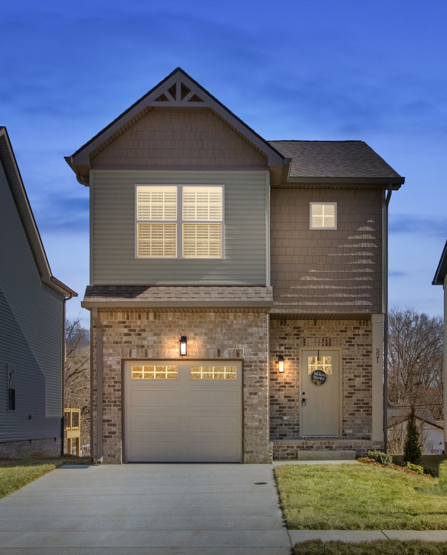 Clarksville House: 521 Charleston Cove Way