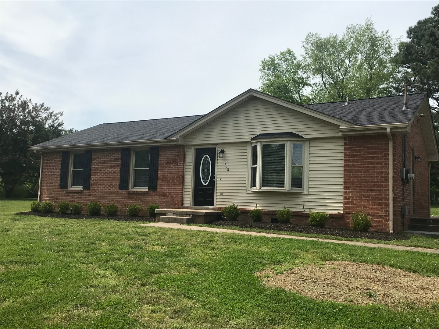 Clarksville House: 808 Bedford Drive