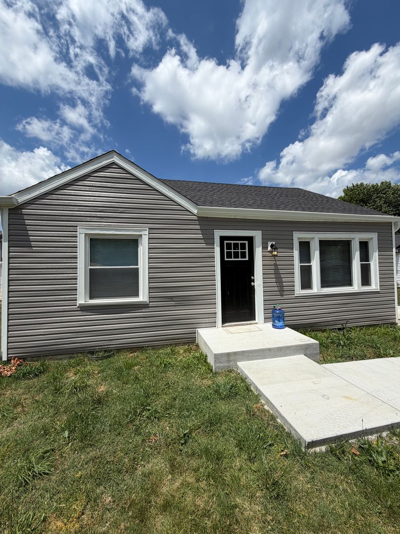 Clarksville House: 412 Highland Circle