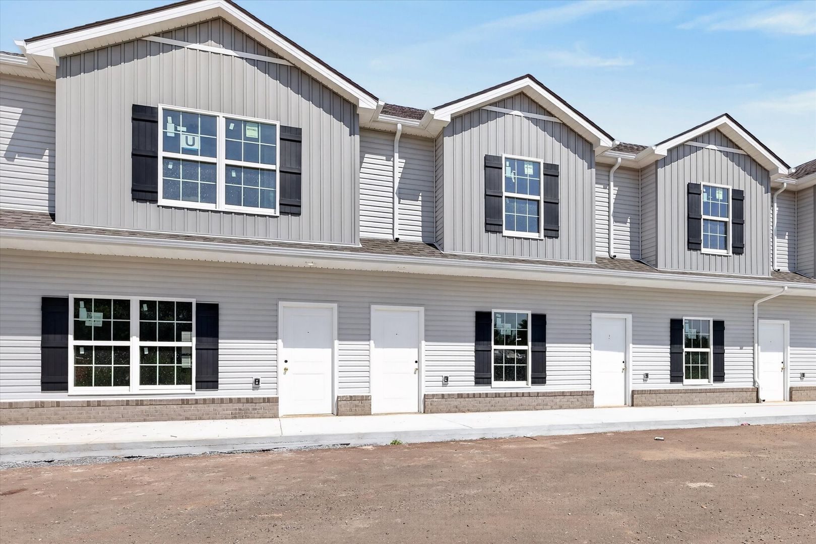 Midtown Place - Summitcrest Dr. - 299 (x72) 5 of 12