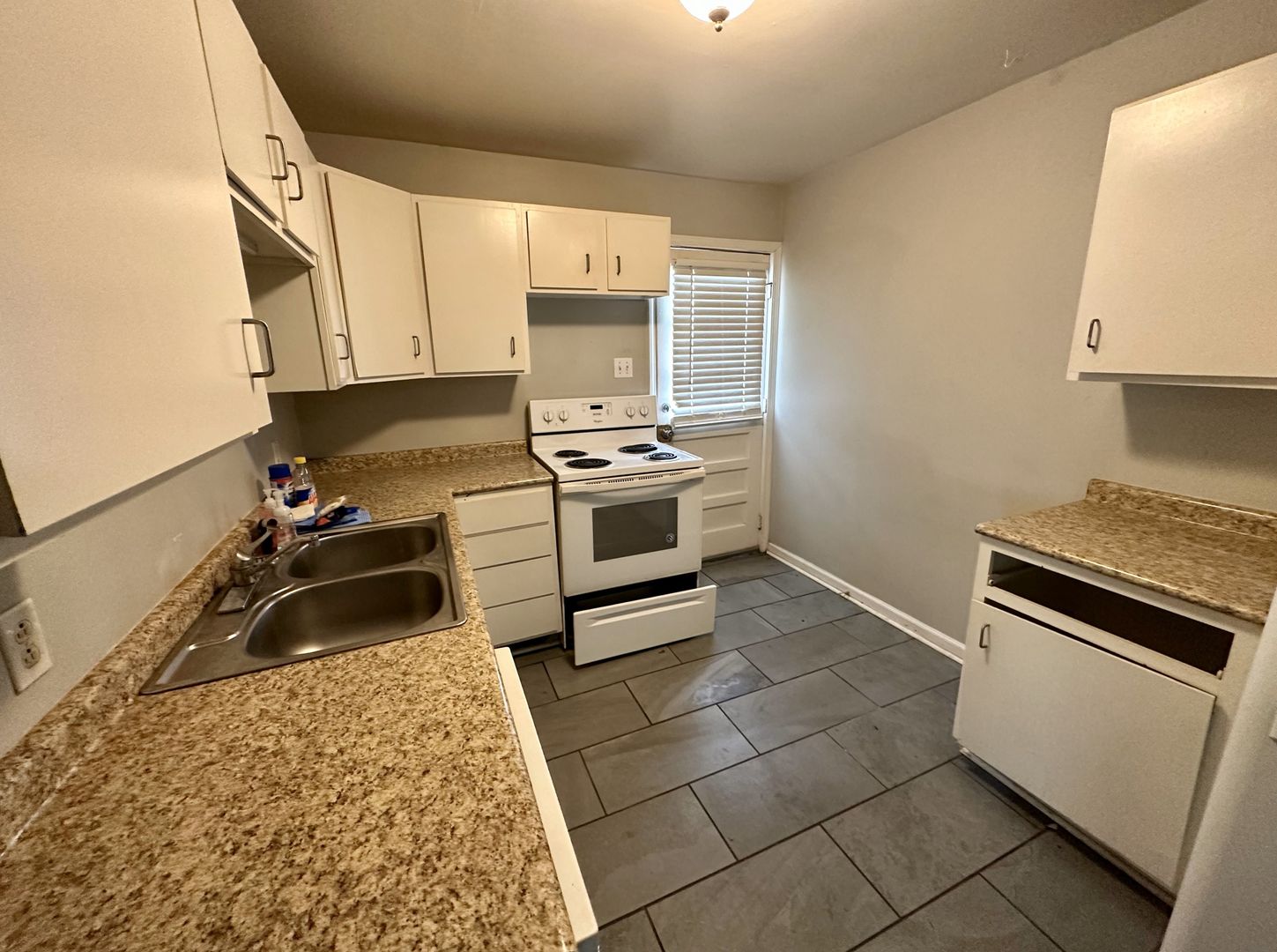 Clarksville Apartment: 1860 Memorial Drive