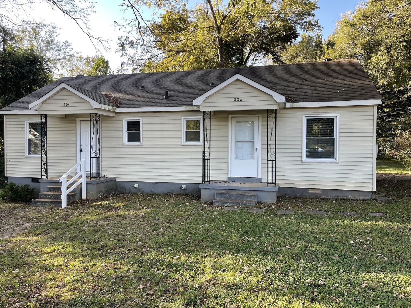 Clarksville Apartment: 204 Sunset Ct