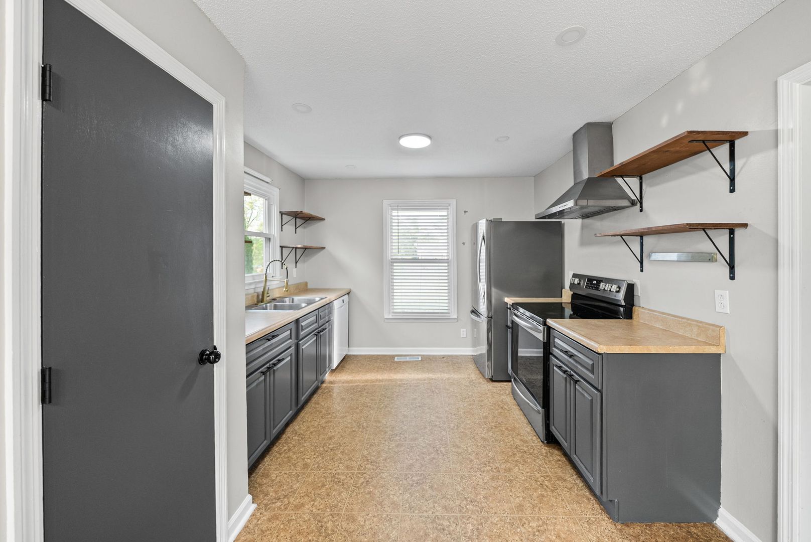 Clarksville House: 194 Bob White Drive