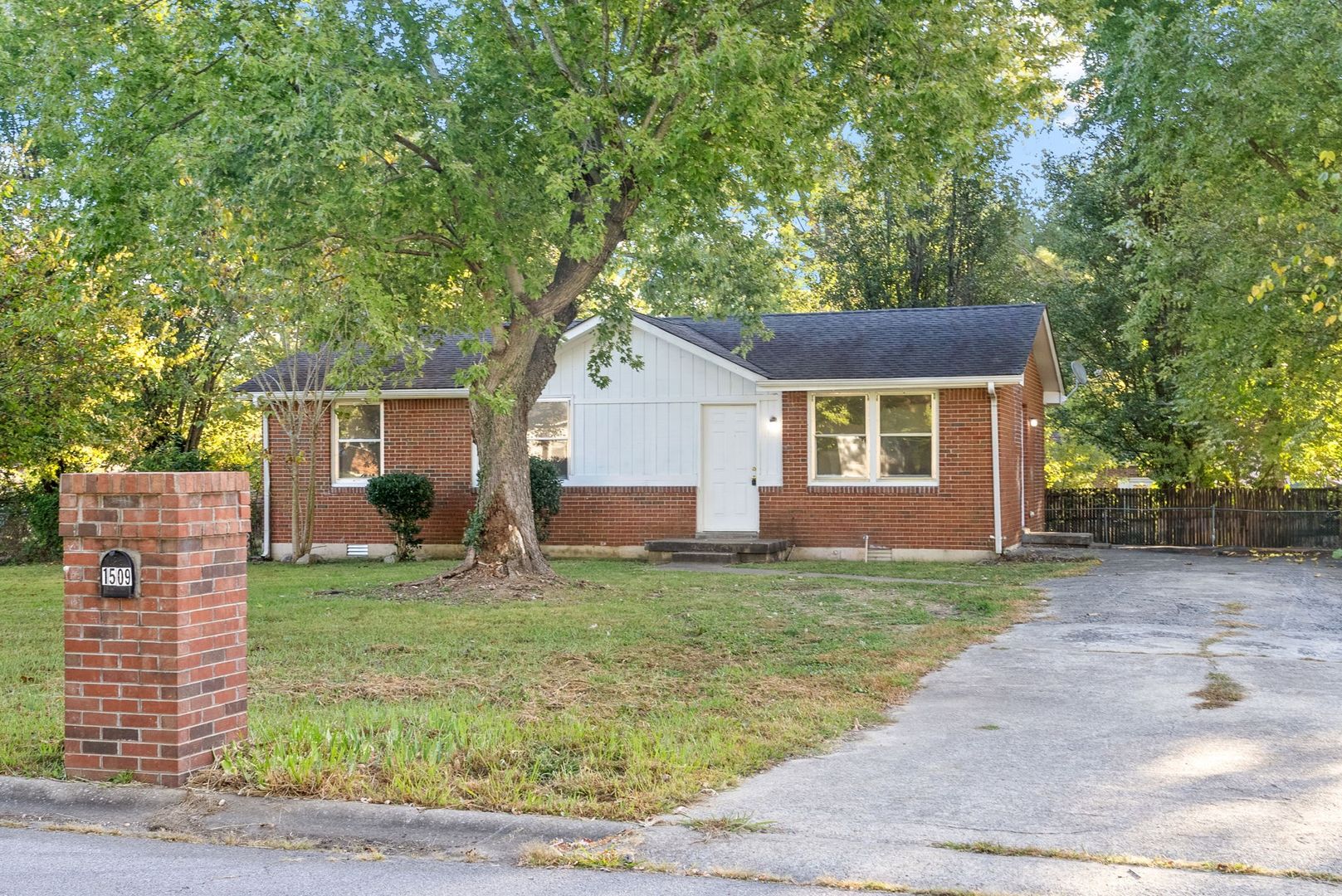 Clarksville House: 1509 Nichols Drive