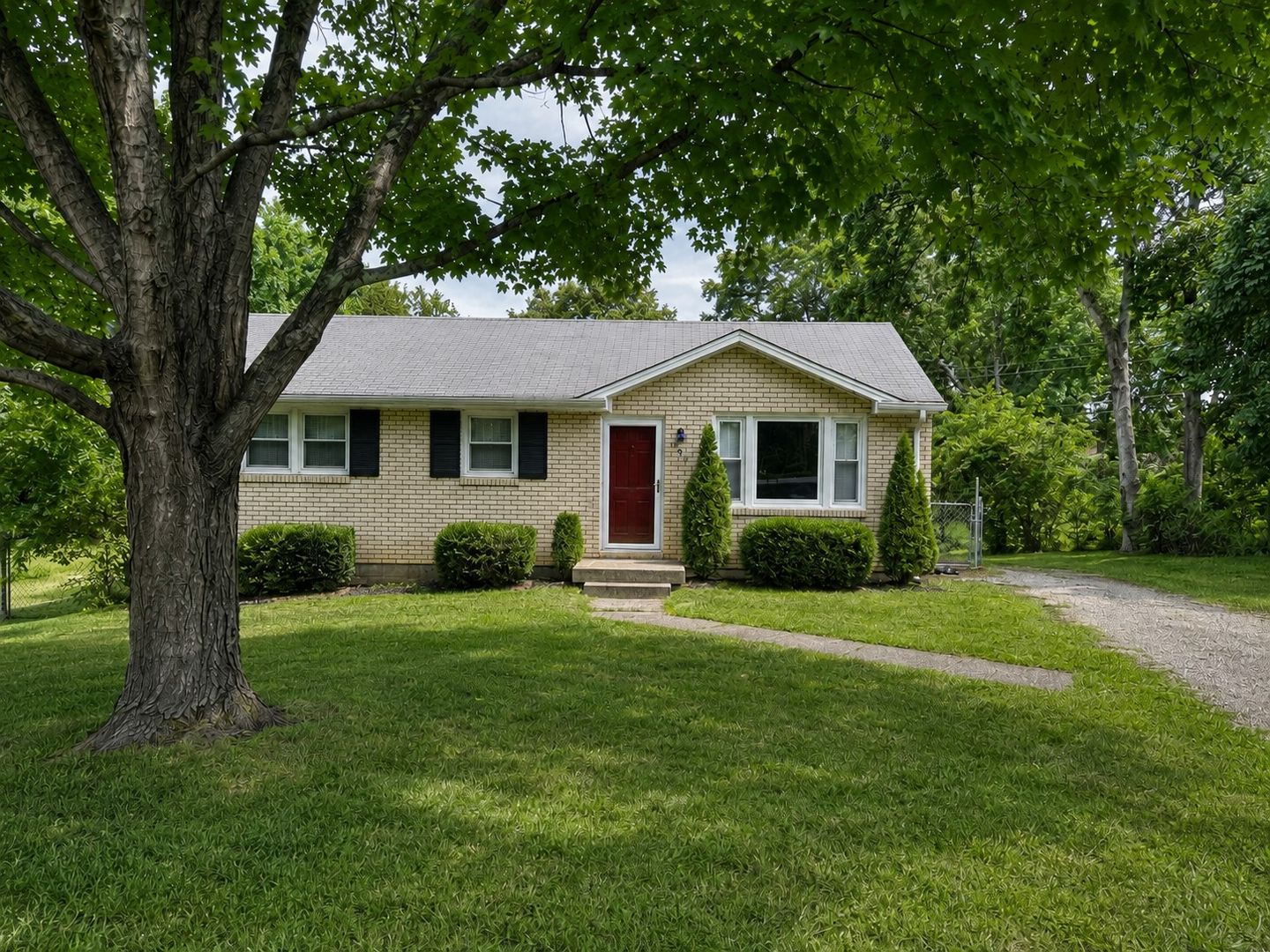 Clarksville House: 206 Paddock Road