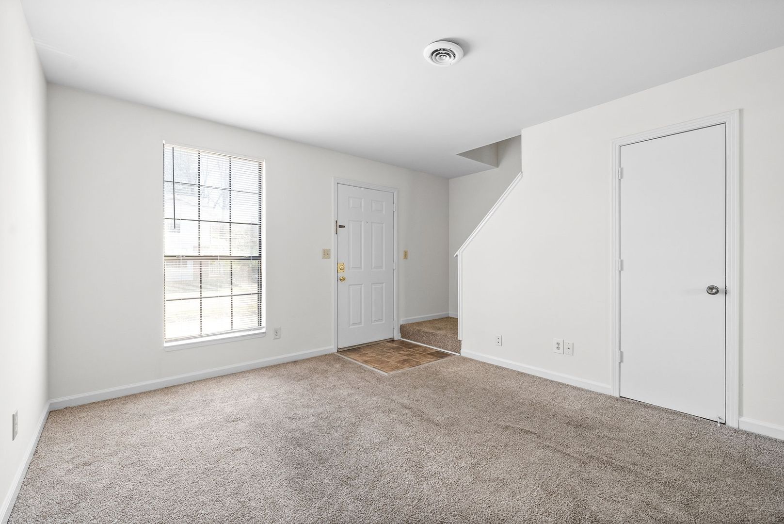 Clarksville Apartment: 1500 W Knollwood Circle