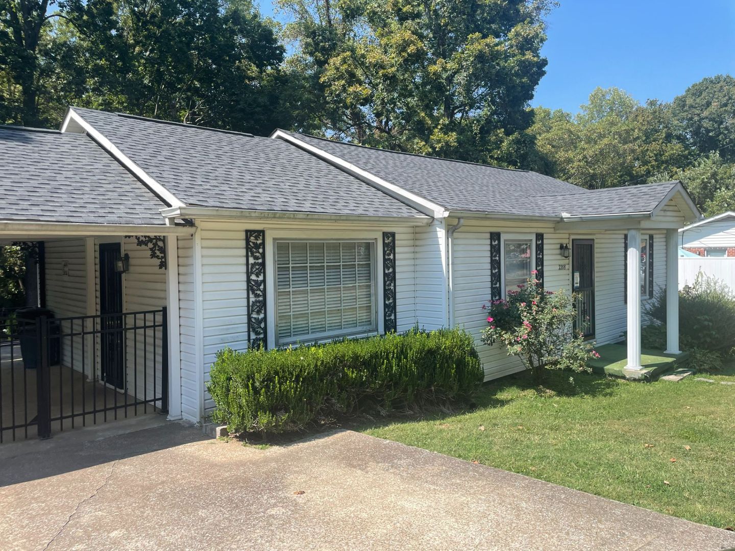 Clarksville House: 2208 Trenton Road