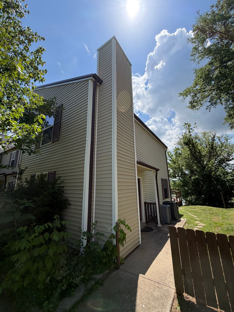 Clarksville House: 921 Kingsbury Dr C