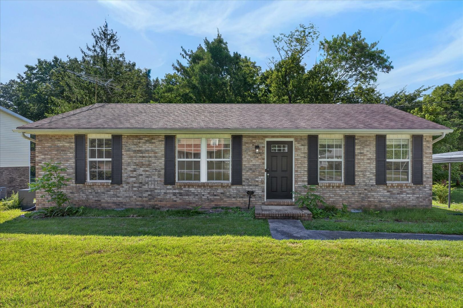 Clarksville House: 727 Acorn Dr.