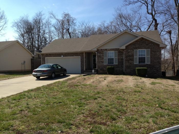 Clarksville House: 3291 N Senseney Circle