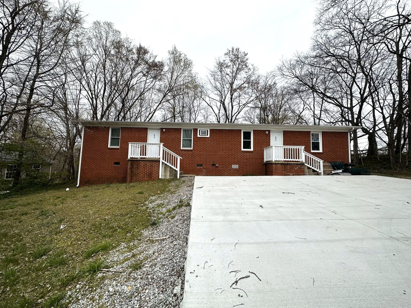 Clarksville Apartment: 896 Locust Drive