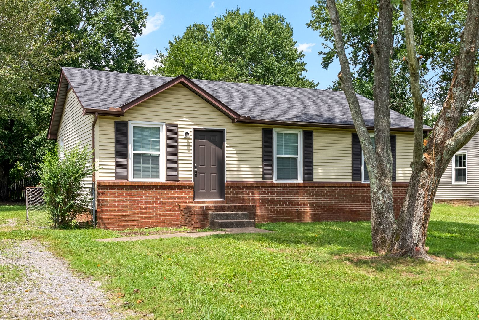 Clarksville House: 354 Woodale Drive