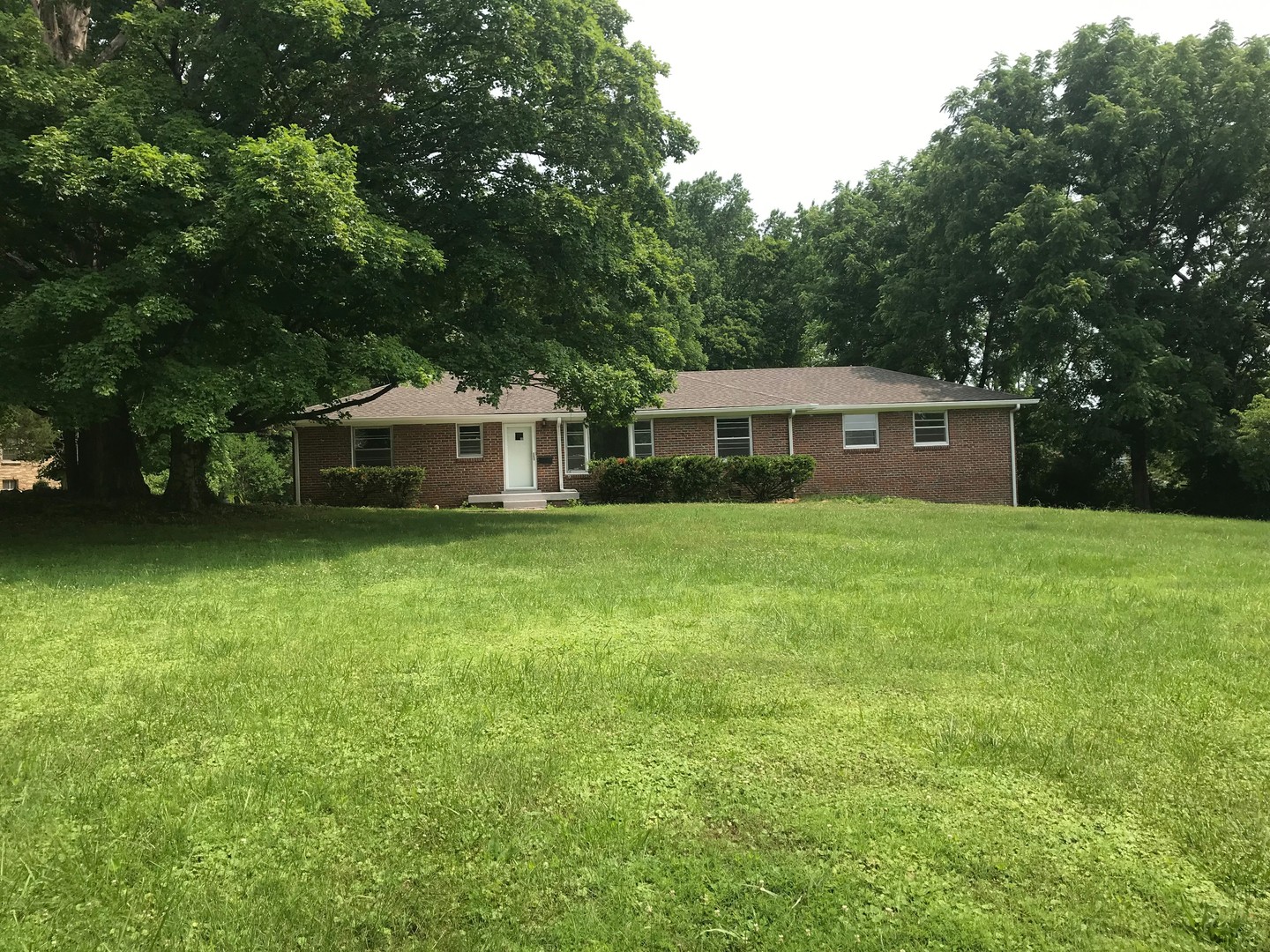 Clarksville House: 100 Talton Drive