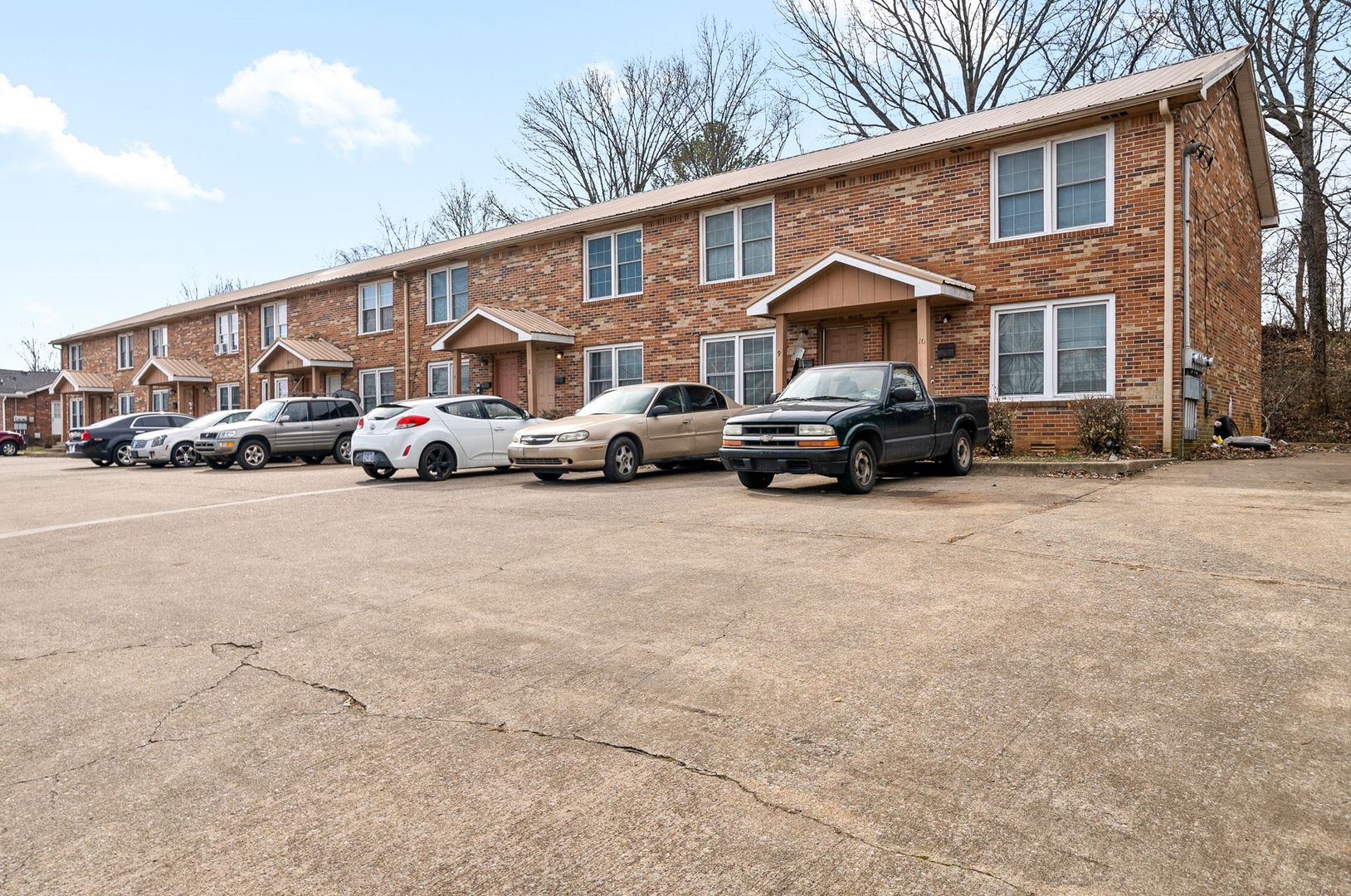 Clarksville Apartment: 140 Darlene Drive